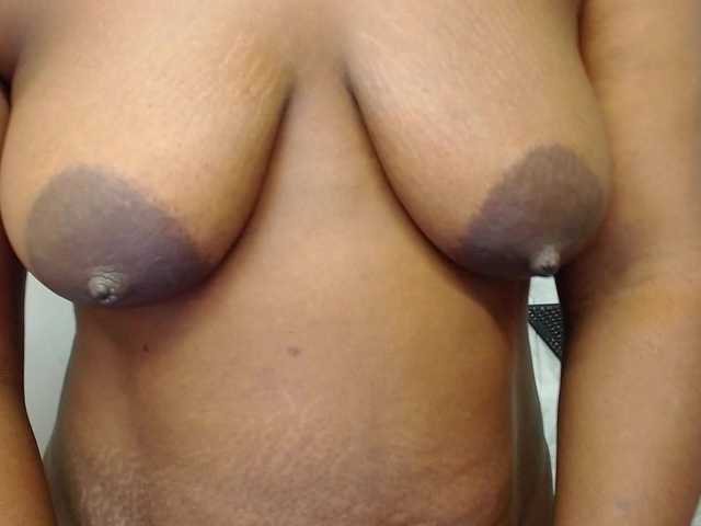 Live sex webcam photo for kiara-evanss #277759931