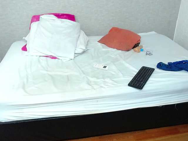 Live sex webcam photo for kiara-evanss #277936893