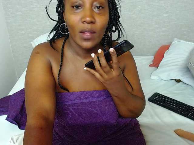 Live sex webcam photo for kiara-evanss #277982298