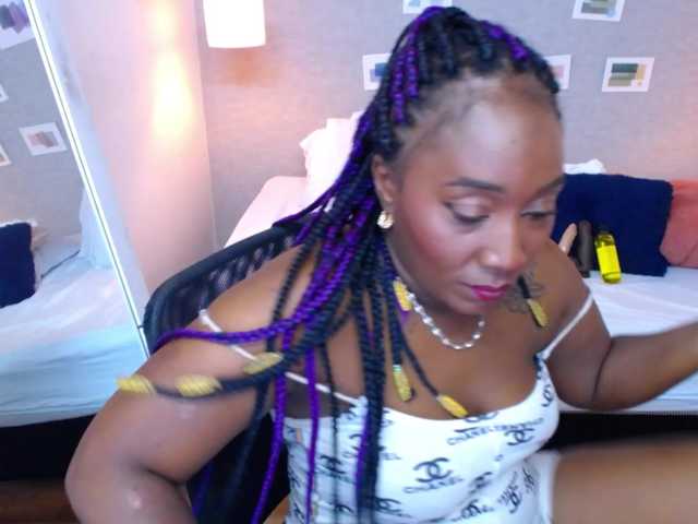 Live sex webcam photo for kiara-evanss #290309638