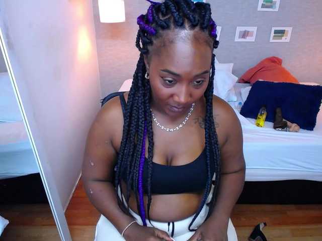 Live sex webcam photo for kiara-evanss #290390077