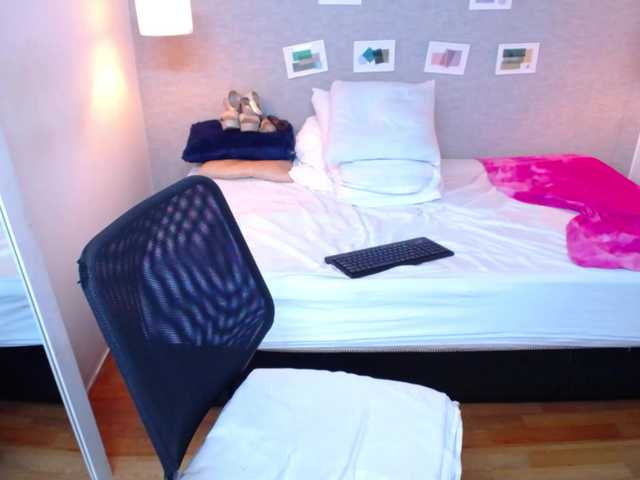 Live sex webcam photo for kiara-evanss #290687221