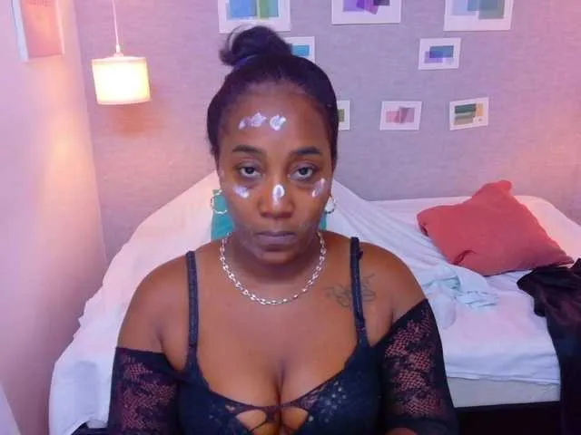 Live sex webcam photo for kiara-evanss #291296640