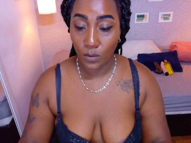 Live sex webcam photo for kiara-evanss
