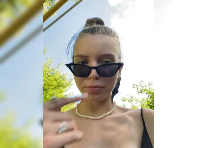 Live sex webcam photo for kika-Co #274390955