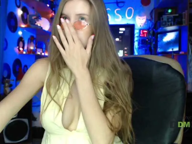 Live sex webcam photo for kika-Co #274638722