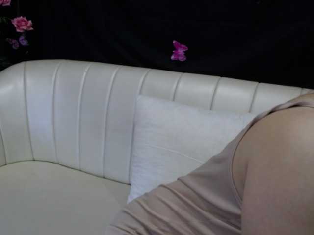 Live sex webcam photo for kiki-001 #275595365