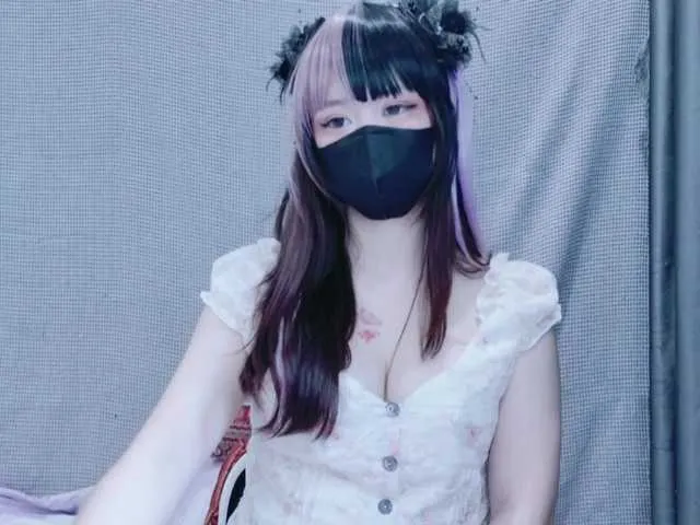 Live sex webcam photo for kiki-001 #291242254