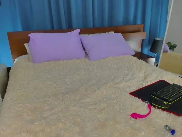 Live sex webcam photo for kiki-bitch #274186365