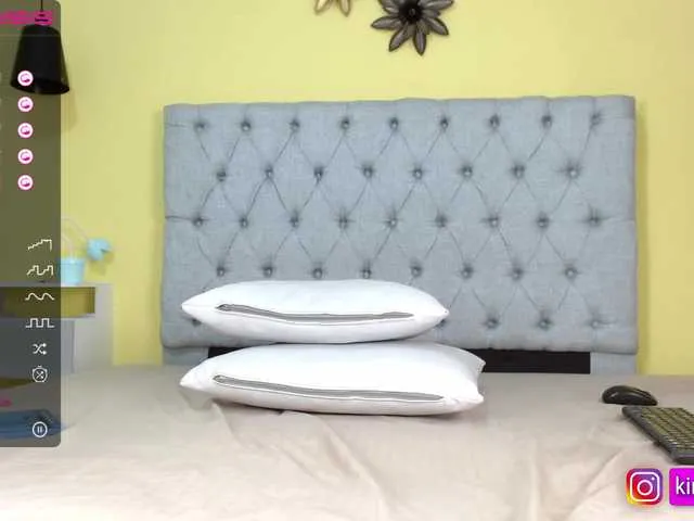 Live sex webcam photo for kim-2301 #275678783