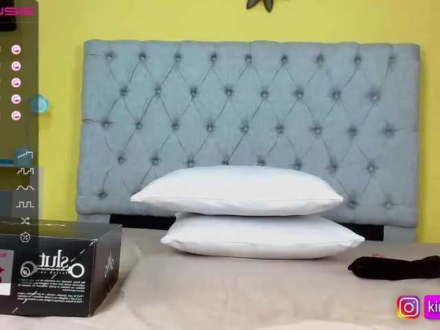 Live sex webcam photo for kim-2301 #275702439