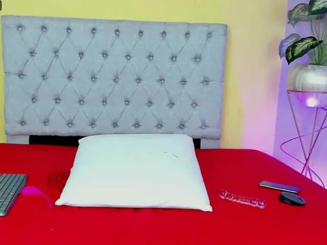 Live sex webcam photo for kim-2301 #276239537