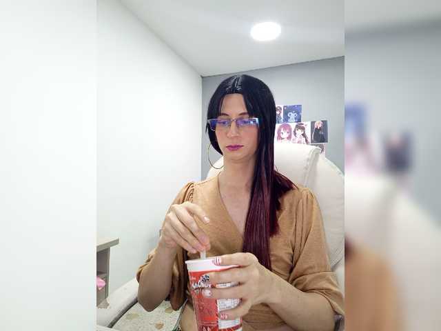 Live sex webcam photo for kim-edwards #275570774