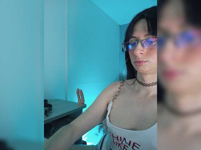 Live sex webcam photo for kim-edwards #276441661