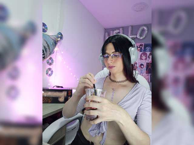 Live sex webcam photo for kim-edwards #277135445