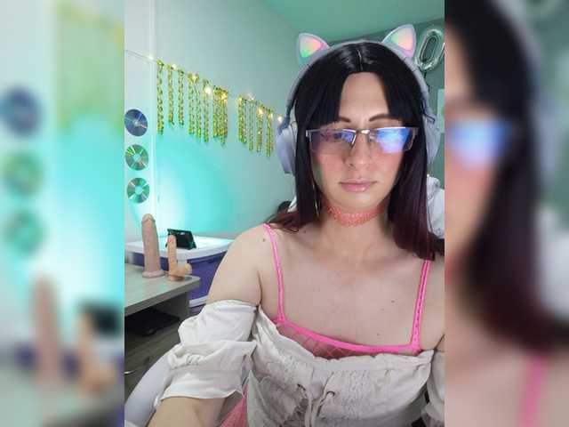 Live sex webcam photo for kim-edwards #277451816