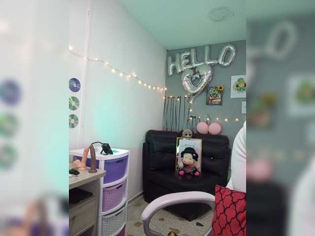 Live sex webcam photo for kim-edwards #277617389