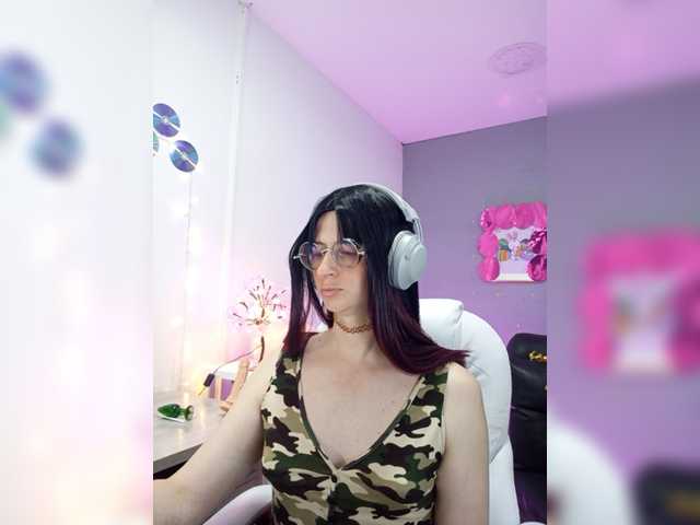 Live sex webcam photo for kim-edwards #277654468