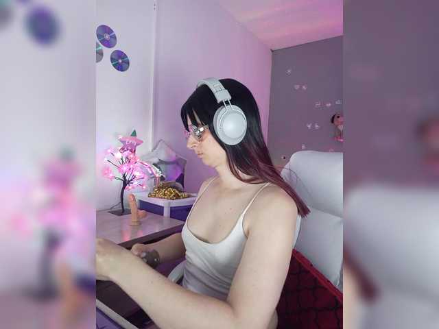 Live sex webcam photo for kim-edwards #278249552