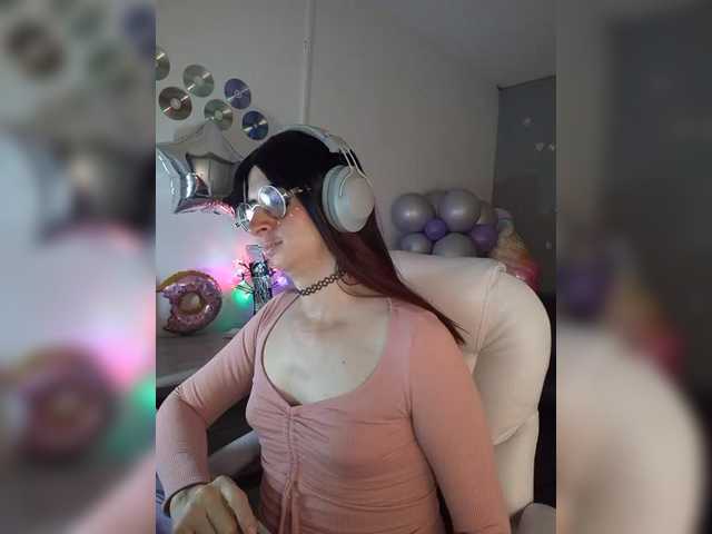 Live sex webcam photo for kim-edwards #289528306