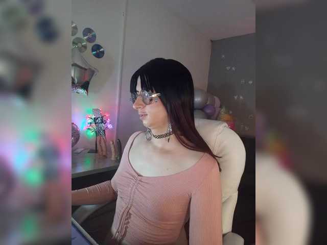 Live sex webcam photo for kim-edwards #289568634