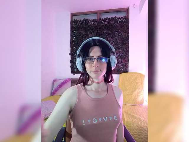 Live sex webcam photo for kim-edwards #290443043