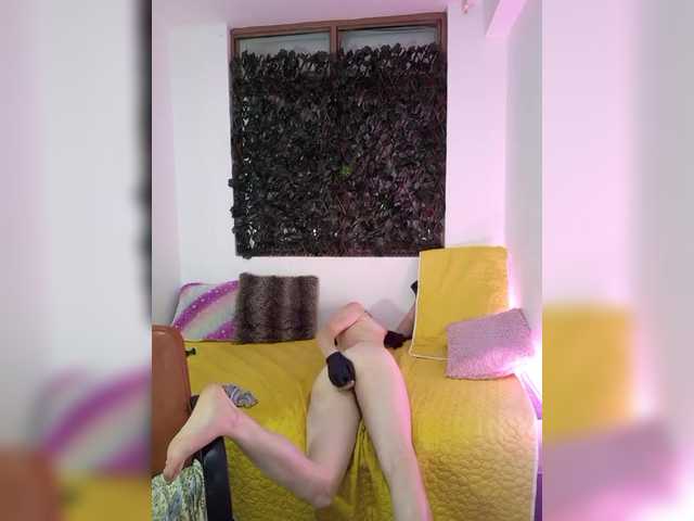 Live sex webcam photo for kim-edwards #290456244