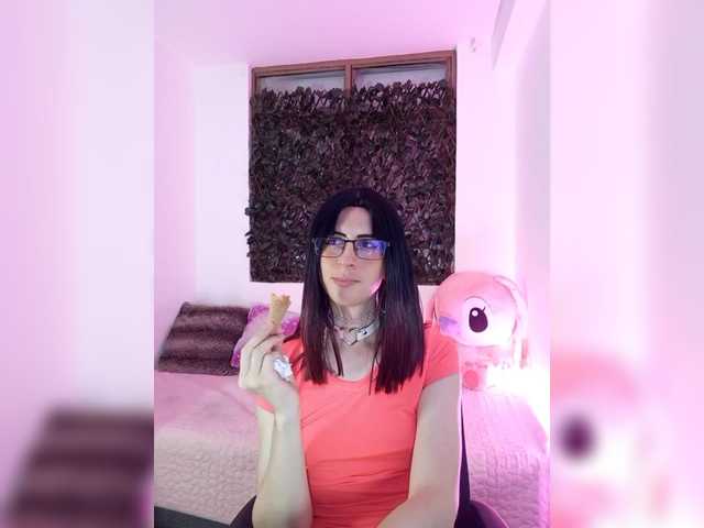 Live sex webcam photo for kim-edwards #290706215