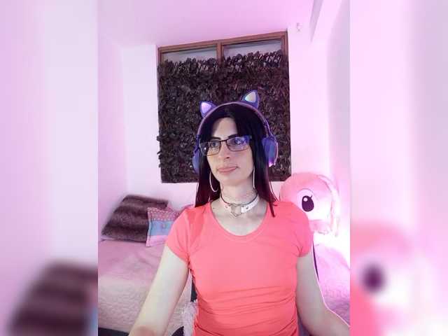 Live sex webcam photo for kim-edwards #290707826