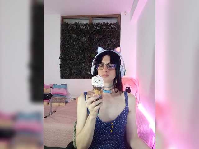 Live sex webcam photo for kim-edwards #290795754