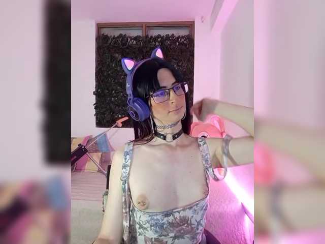 Live sex webcam photo for kim-edwards #290850354