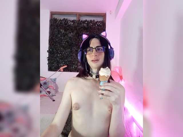 Live sex webcam photo for kim-edwards #290859815