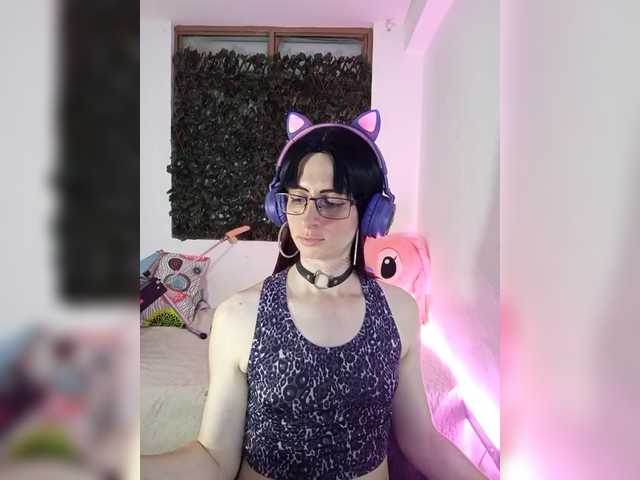 Live sex webcam photo for kim-edwards #290874410