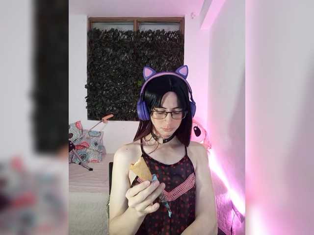 Live sex webcam photo for kim-edwards #290892102