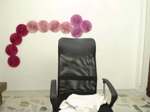 Live sex webcam photo for kima-gaynor #271939229