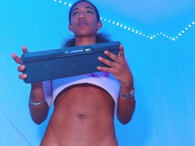 Live sex webcam photo for kimberlythompson #276335575