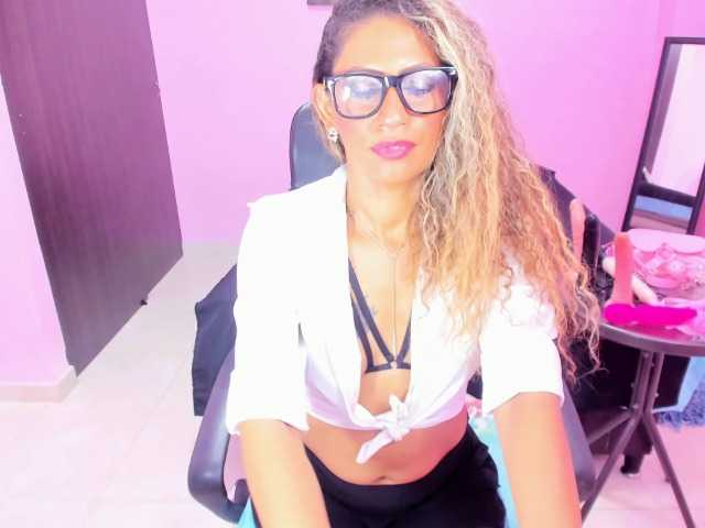 Live sex webcam photo for kimmi-doll #272764362