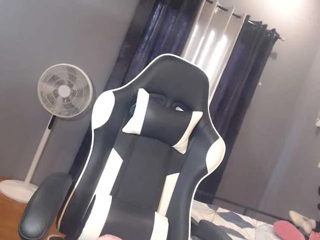 Live sex webcam photo for kimmyhottie #292138860