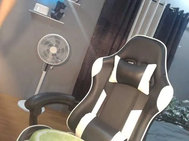 Live sex webcam photo for kimmyhottie #292279078