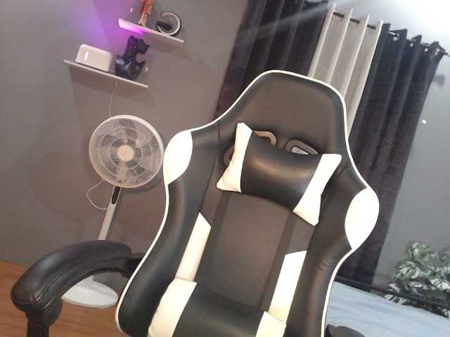 Live sex webcam photo for kimmyhottie #292372240