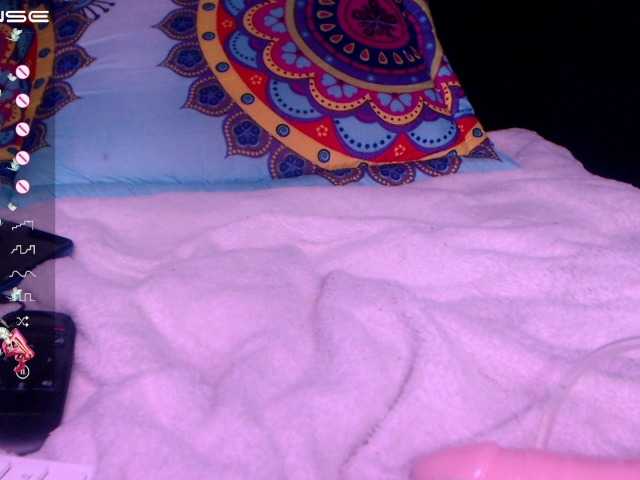 Live sex webcam photo for kingkevint2m #275560634