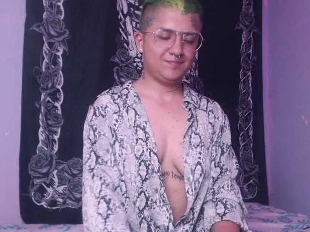 Live sex webcam photo for kingkevint2m #276066388