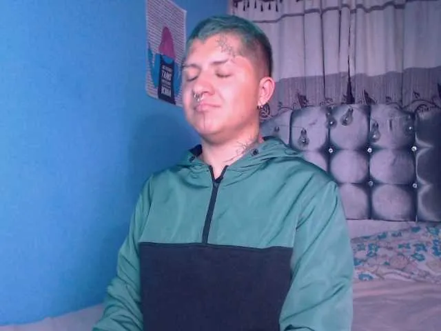 Live sex webcam photo for kingkevint2m #276479929