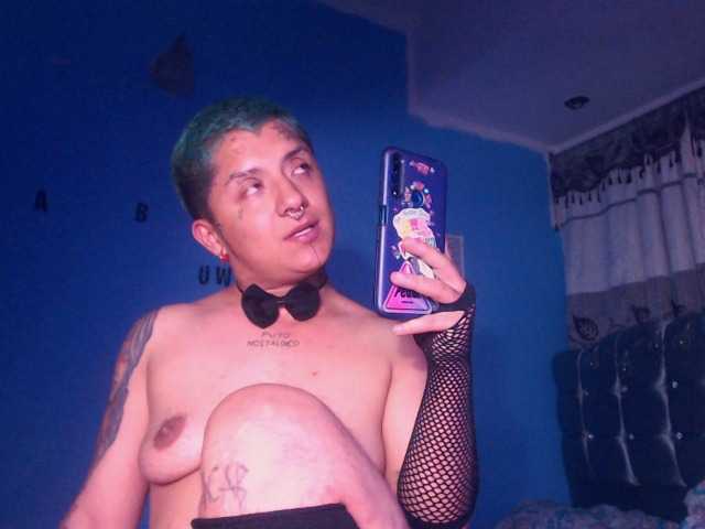 Live sex webcam photo for kingkevint2m #276528108