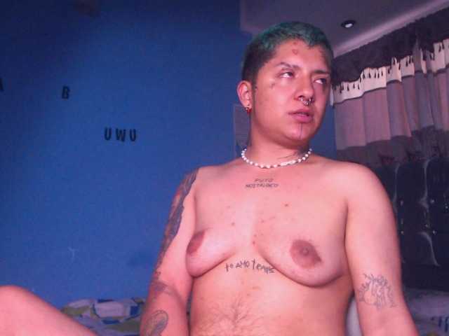 Live sex webcam photo for kingkevint2m #276531631