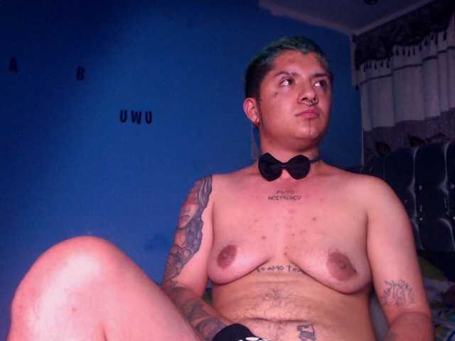 Live sex webcam photo for kingkevint2m #276542447