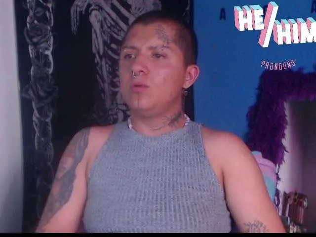 Live sex webcam photo for kingkevint2m #277031672