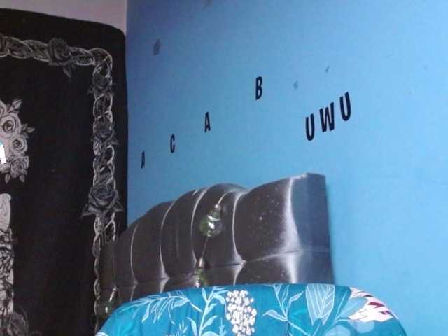 Live sex webcam photo for kingkevint2m #277265745