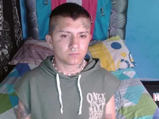 Live sex webcam photo for kingkevint2m #277321690