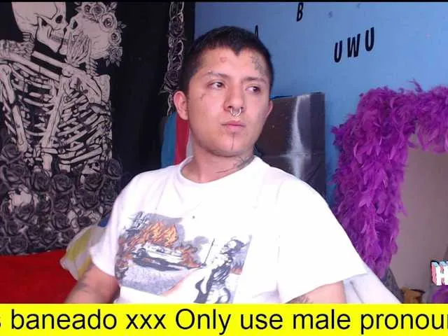 Live sex webcam photo for kingkevint2m #277456259